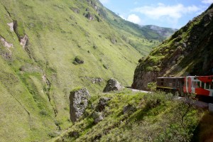 the curves around the nariz are so tight we could see the back of the train, though it was only 4 cars long. 