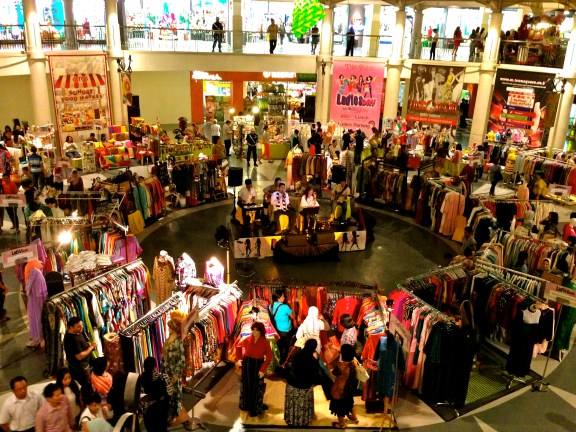 Concerts are popular ways of drawing crowds to this mall, which was packed from 6 p.m. on as families poured into the restaurants to break the fast. More shoppers continued arriving late into the night. 
